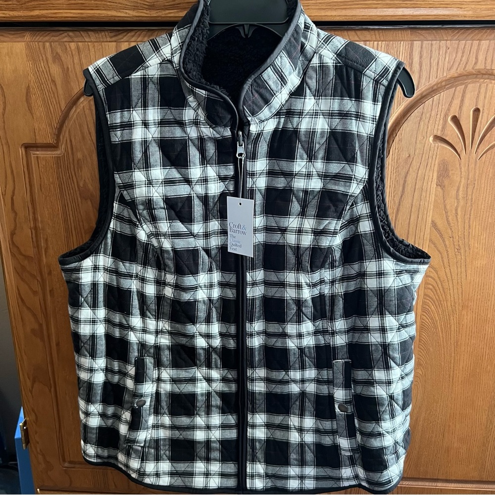 Black and white plaid vest size XL